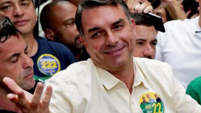 Diputados brasileños piden prisión preventiva y ficha roja de la Interpol para Flavio Bolsonaro