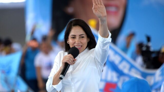 Detienen a la excandidata presidencial de Ecuador Luisa González