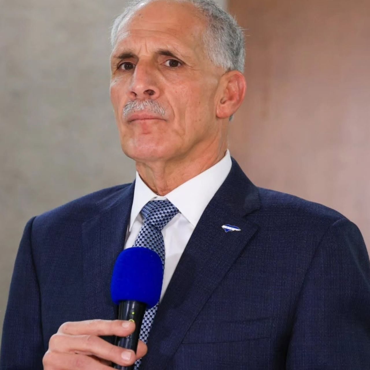 Asfura confirma que analiza comprar un hospital en funcionamiento para descongestionar el Hospital Escuela