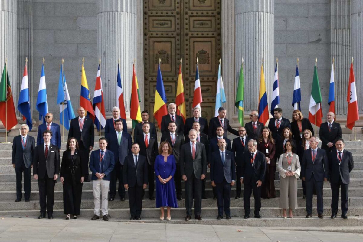 Presidente Zambrano reitera defensa de la democracia durante Foro Parlamentario Iberoamericano