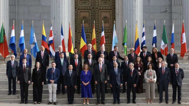 Presidente Zambrano reitera defensa de la democracia durante Foro Parlamentario Iberoamericano