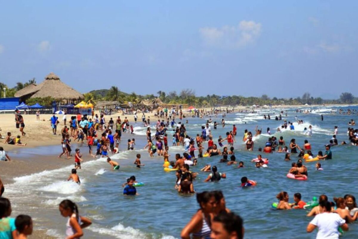 Capitalinos comienzan a salir por Semana Morazánica; Gobierno estima que 500 mil personas se movilizarán Capitalinos comienzan a salir por Semana Morazánica; Gobierno estima que 500 mil personas se movilizarán